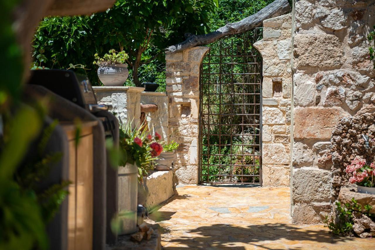 Verekinthos Villas - Pool, Hot Tub, Bbq, Kids Playground, Stunning Mountain Views Yerolákkos Exterior foto
