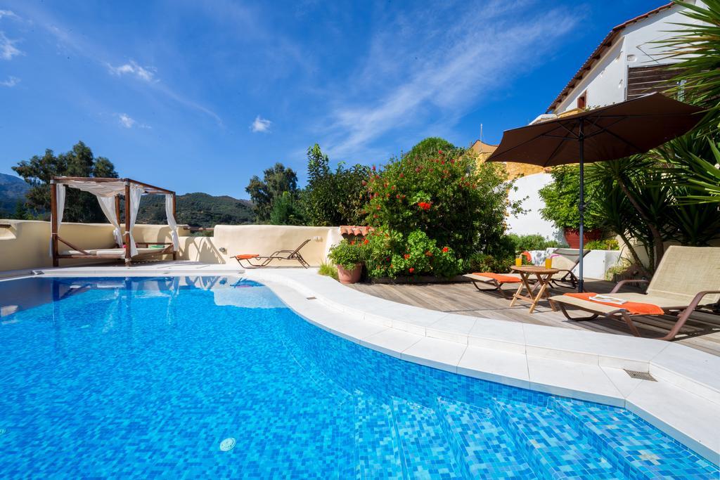 Verekinthos Villas - Pool, Hot Tub, Bbq, Kids Playground, Stunning Mountain Views Yerolákkos Exterior foto