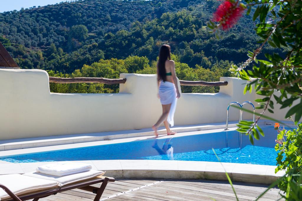 Verekinthos Villas - Pool, Hot Tub, Bbq, Kids Playground, Stunning Mountain Views Yerolákkos Exterior foto