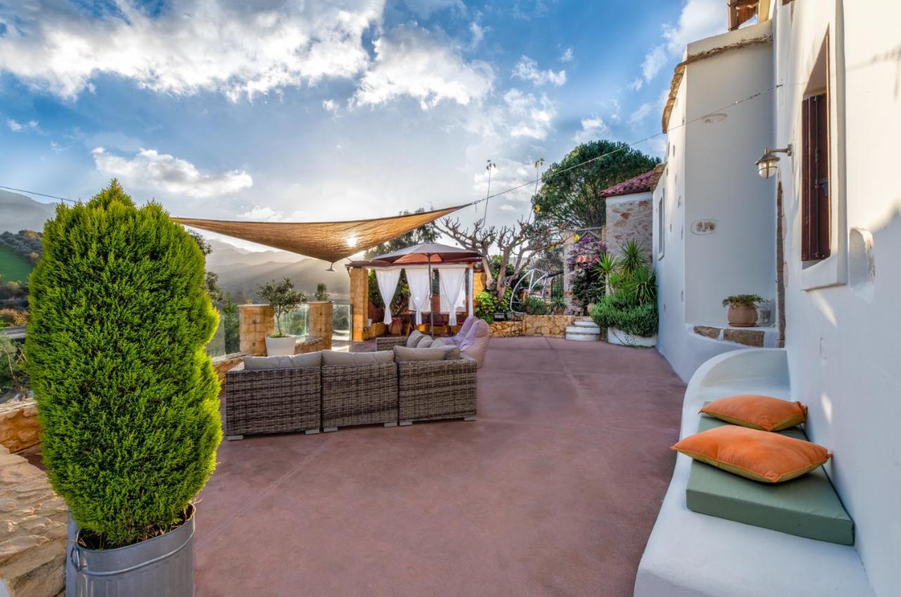 Verekinthos Villas - Pool, Hot Tub, Bbq, Kids Playground, Stunning Mountain Views Yerolákkos Exterior foto
